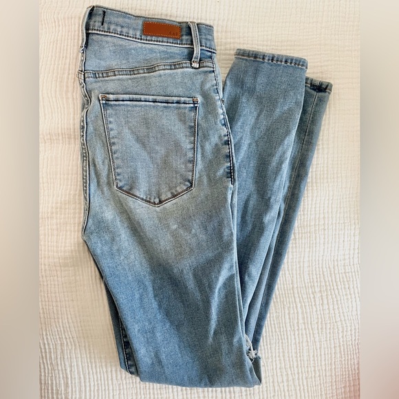 Abercrombie Ripped Ultra High Rise Super Skinny Jeans, Light Wash - Picture 3 of 5